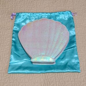 Spectrum Glam Clam Iridescent makeup brush case